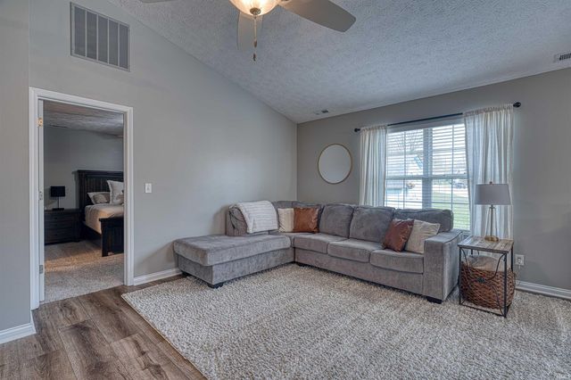 649 Trillium Way, Evansville, IN 47712