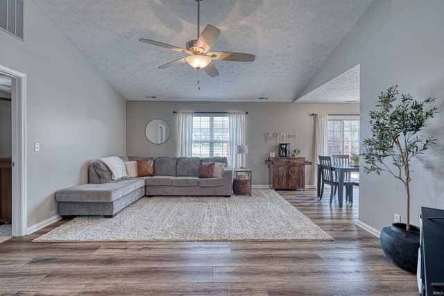 649 Trillium Way, Evansville, IN 47712