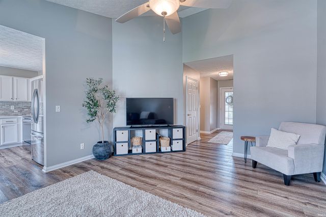 649 Trillium Way, Evansville, IN 47712