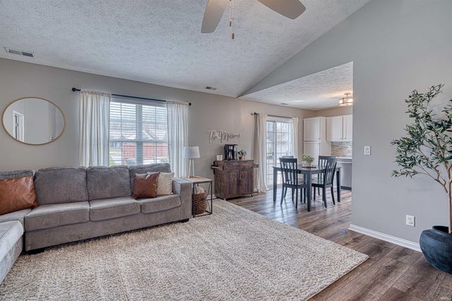 649 Trillium Way, Evansville, IN 47712