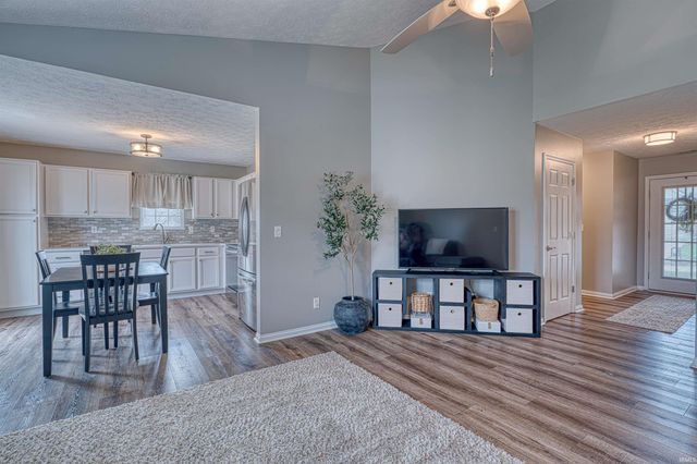 649 Trillium Way, Evansville, IN 47712