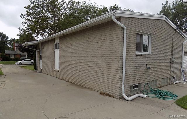 8783 Lozen Drive, Sterling Heights, MI 48313