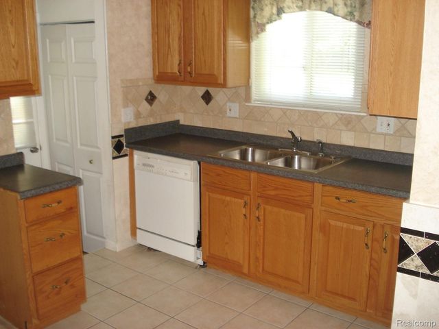 8783 Lozen Drive, Sterling Heights, MI 48313