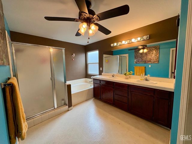 3720 Meadow Run Lane, Bakersfield, CA 93308