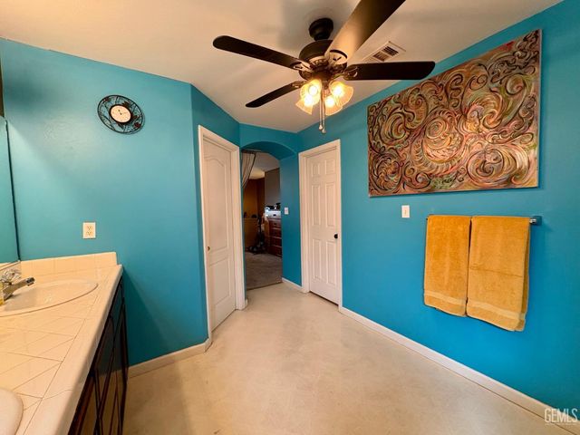 3720 Meadow Run Lane, Bakersfield, CA 93308