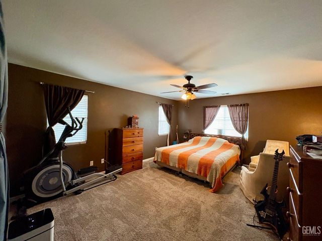 3720 Meadow Run Lane, Bakersfield, CA 93308