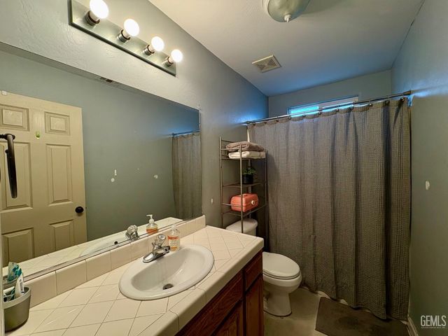 3720 Meadow Run Lane, Bakersfield, CA 93308