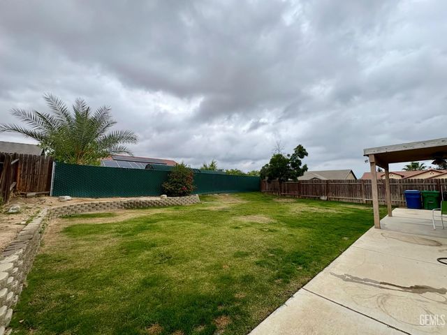 3720 Meadow Run Lane, Bakersfield, CA 93308