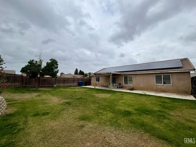 3720 Meadow Run Lane, Bakersfield, CA 93308