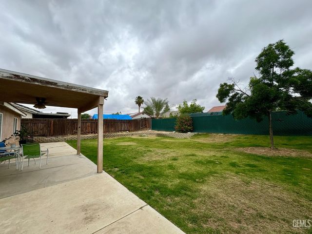 3720 Meadow Run Lane, Bakersfield, CA 93308