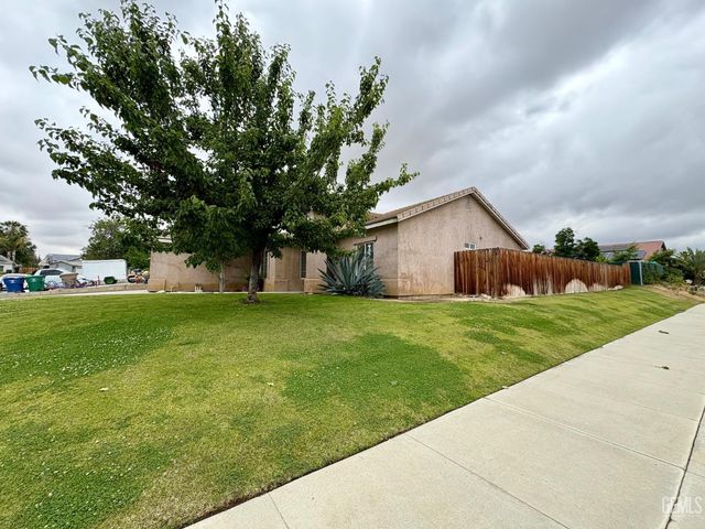 3720 Meadow Run Lane, Bakersfield, CA 93308