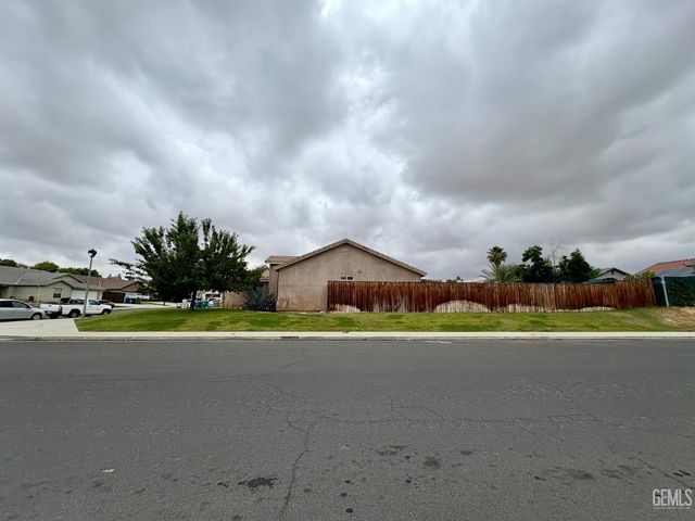 3720 Meadow Run Lane, Bakersfield, CA 93308