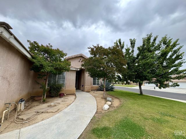 3720 Meadow Run Lane, Bakersfield, CA 93308