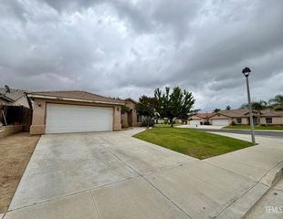 3720 Meadow Run Lane, Bakersfield, CA 93308