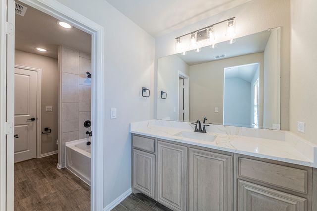 1049 Snowy Owl Drive, Alvarado, TX 76009