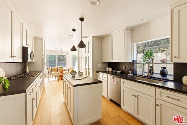 825 Huntley, West Hollywood, CA 90069