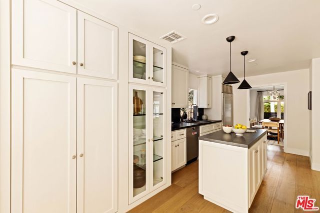 825 Huntley, West Hollywood, CA 90069