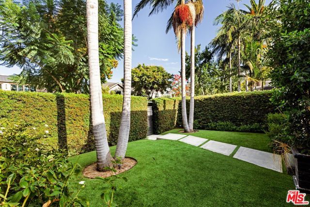 825 Huntley, West Hollywood, CA 90069