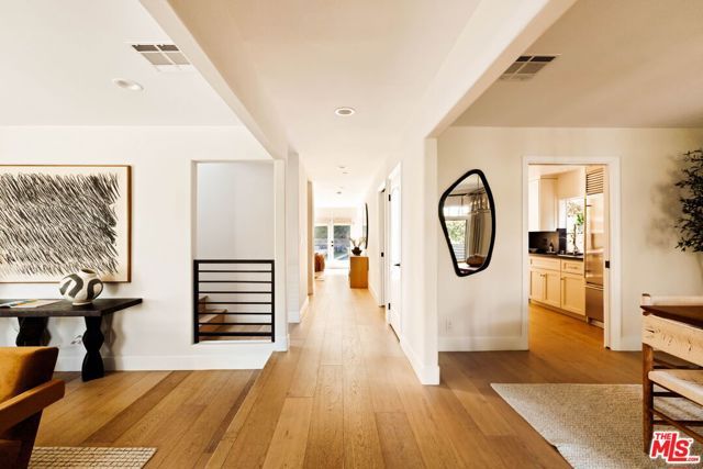 825 Huntley, West Hollywood, CA 90069