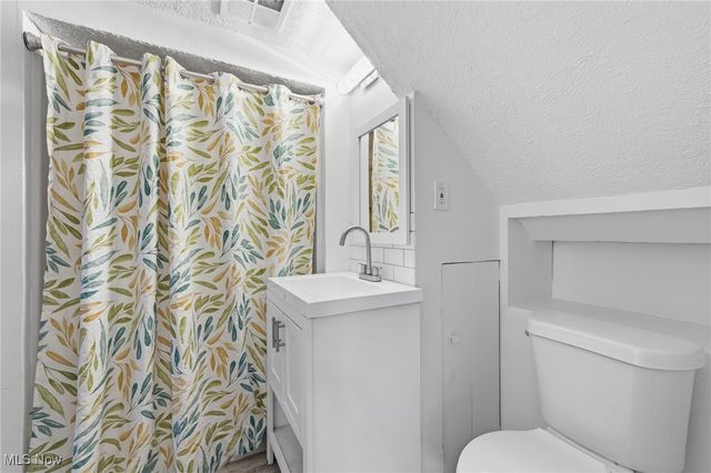 6677 Crenshaw Drive, Parma Heights, OH 44130