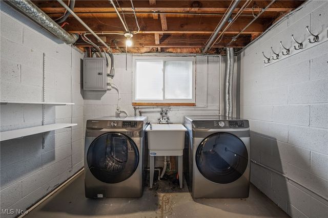 6677 Crenshaw Drive, Parma Heights, OH 44130