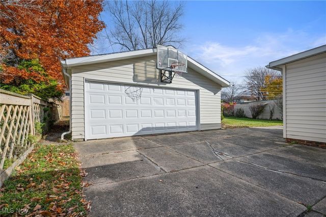 6677 Crenshaw Drive, Parma Heights, OH 44130