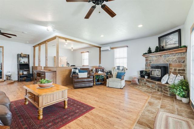 9601 Westview Drive, Lexington, OK 73051