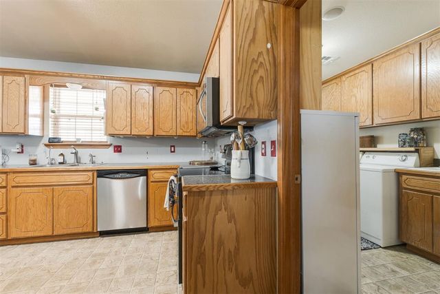 9601 Westview Drive, Lexington, OK 73051