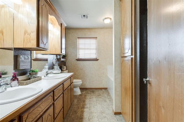 9601 Westview Drive, Lexington, OK 73051