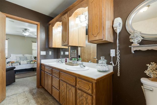 9601 Westview Drive, Lexington, OK 73051