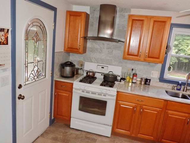 96 Logtown Rd, Amherst, MA 01002