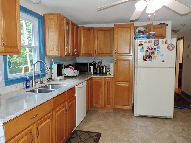 96 Logtown Rd, Amherst, MA 01002