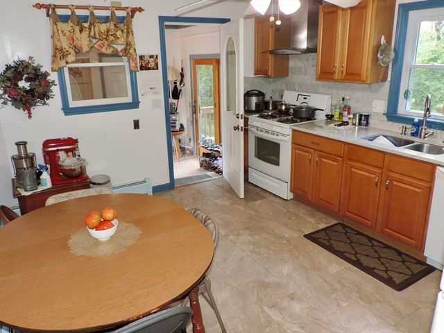 96 Logtown Rd, Amherst, MA 01002