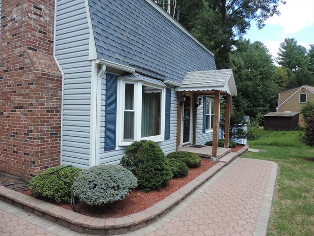 96 Logtown Rd, Amherst, MA 01002