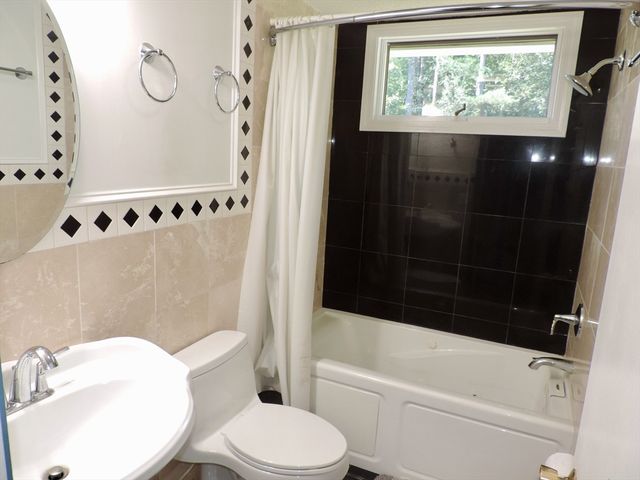 96 Logtown Rd, Amherst, MA 01002