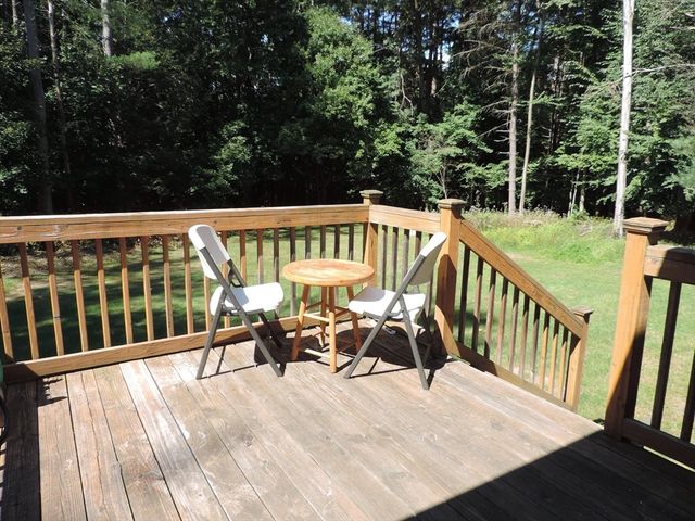 96 Logtown Rd, Amherst, MA 01002