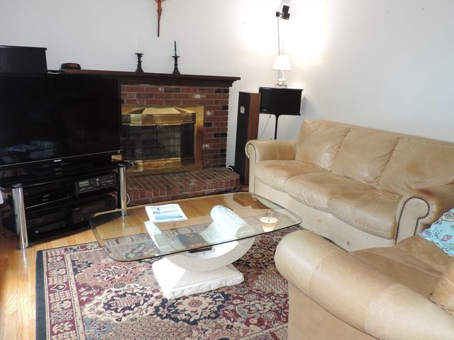 96 Logtown Rd, Amherst, MA 01002