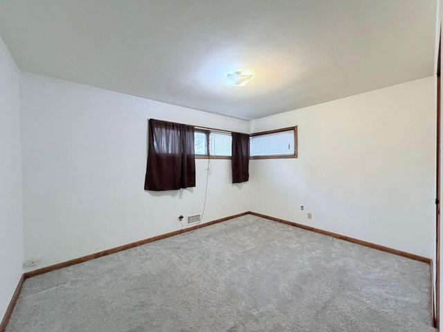 1569 Montana Avenue E, Saint Paul, MN 55106