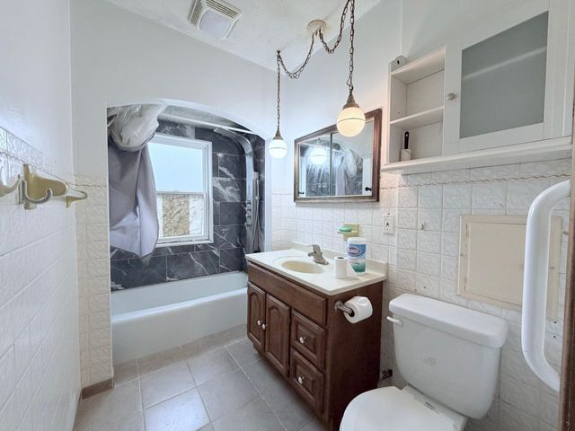 1569 Montana Avenue E, Saint Paul, MN 55106