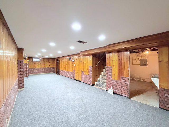 1569 Montana Avenue E, Saint Paul, MN 55106