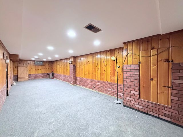 1569 Montana Avenue E, Saint Paul, MN 55106