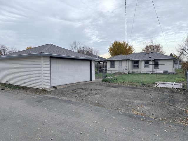 1569 Montana Avenue E, Saint Paul, MN 55106