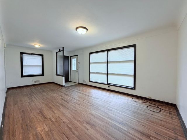 1569 Montana Avenue E, Saint Paul, MN 55106