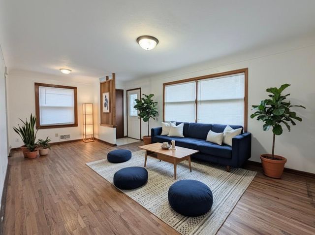 1569 Montana Avenue E, Saint Paul, MN 55106