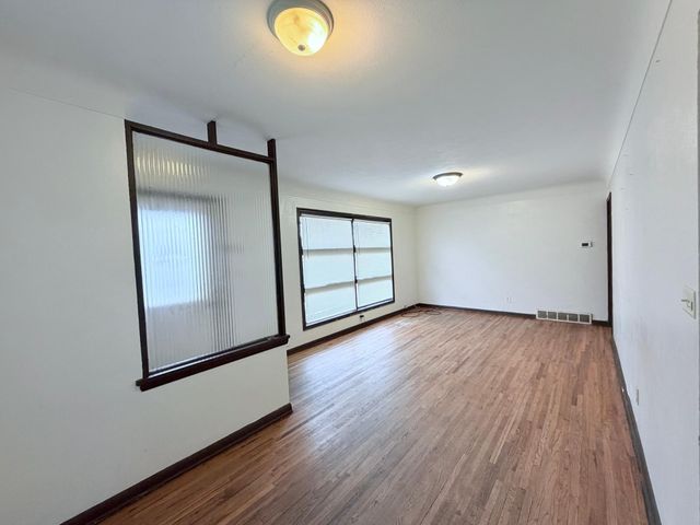 1569 Montana Avenue E, Saint Paul, MN 55106