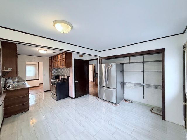 1569 Montana Avenue E, Saint Paul, MN 55106