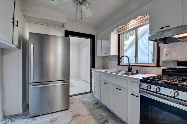 100 Meadow Court, Barberton, OH 44203