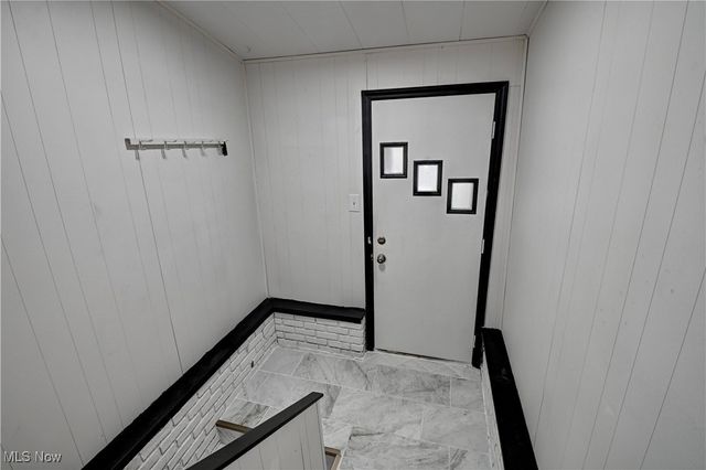 100 Meadow Court, Barberton, OH 44203