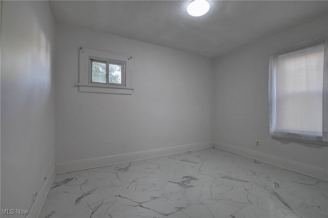 100 Meadow Court, Barberton, OH 44203