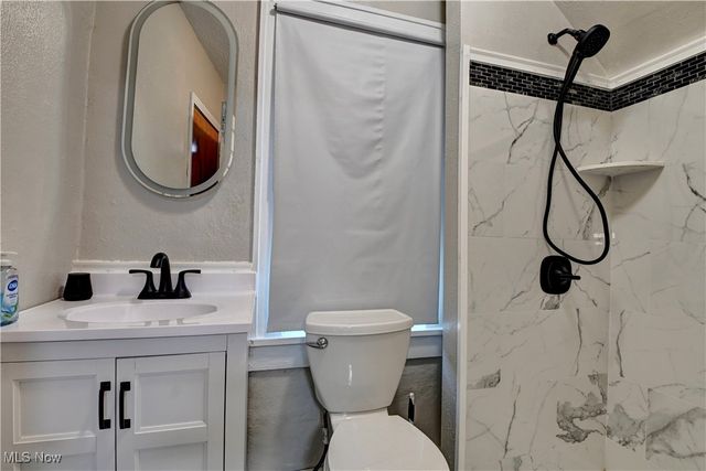 100 Meadow Court, Barberton, OH 44203